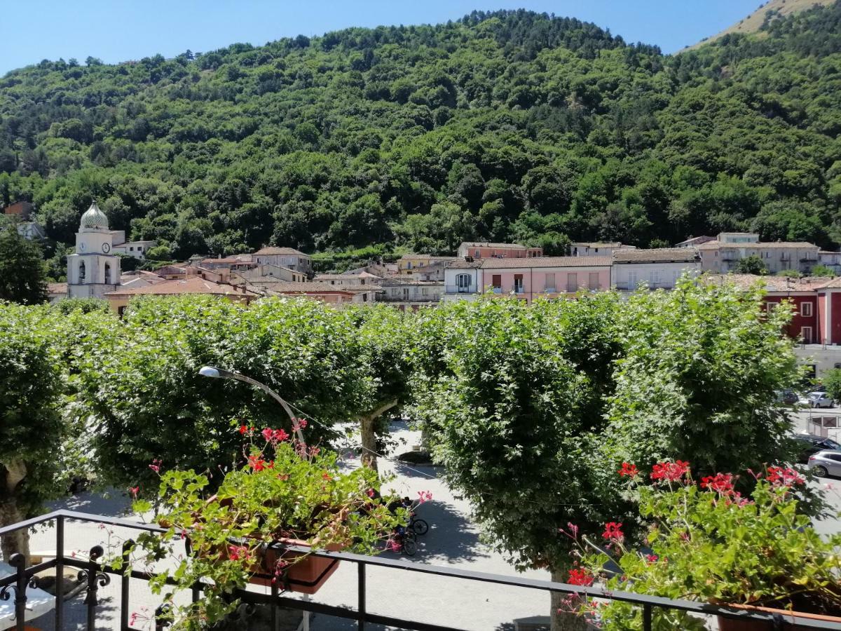 Le Finestre Sulla Piazza Bed & Breakfast Boiano Exterior photo