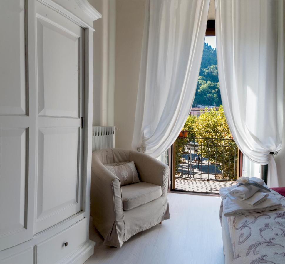 Le Finestre Sulla Piazza Bed & Breakfast Boiano Exterior photo